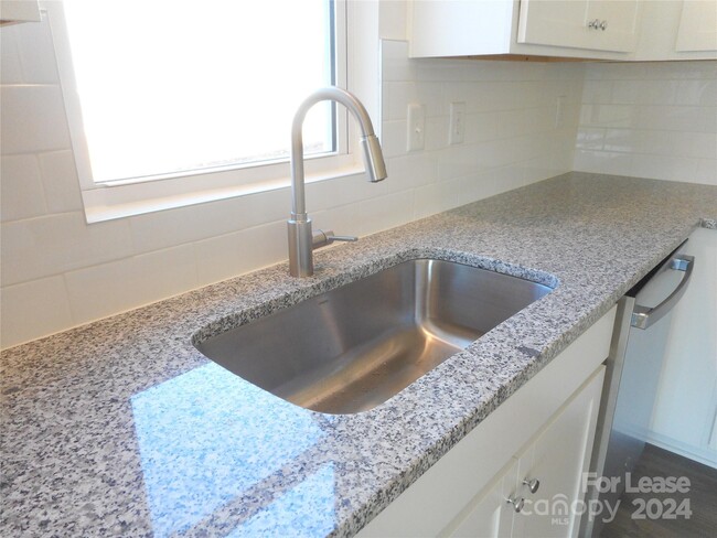 Foto del edificio - 2625 Aubrey St