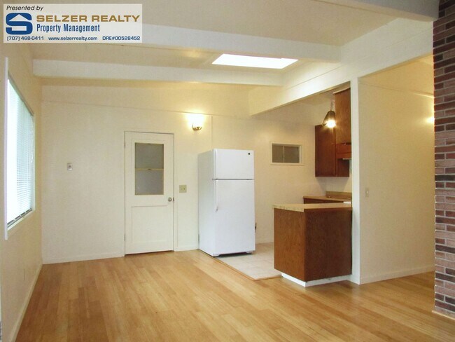 Foto del edificio - 521 Redwood Ave