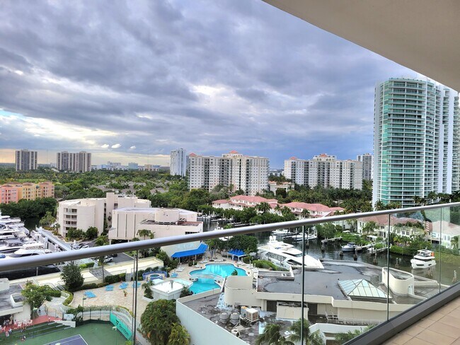 Foto del edificio - 19707 Turnberry Way