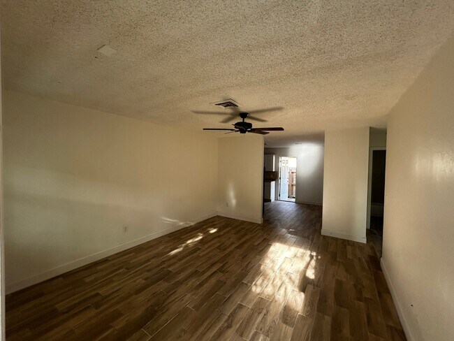 Foto del edificio - 626 W Mango St