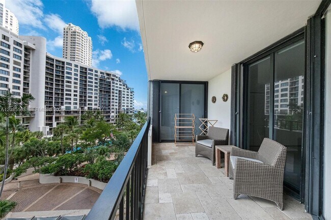 Foto del edificio - 520 Brickell Key Dr
