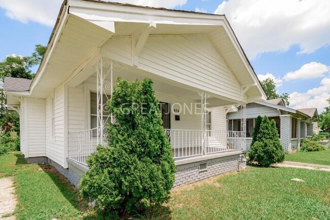 Building Photo - REDUCED! - NOW OFFERING 1/2 MONTH FREE WIT...