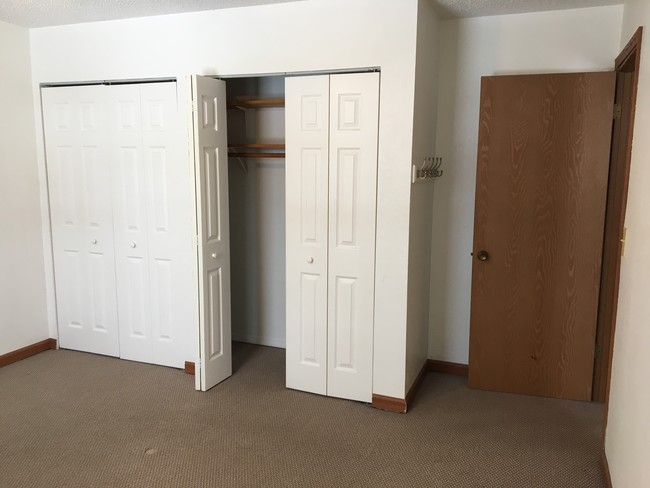 Bedroom 1 - 523 Pepperhill Ct