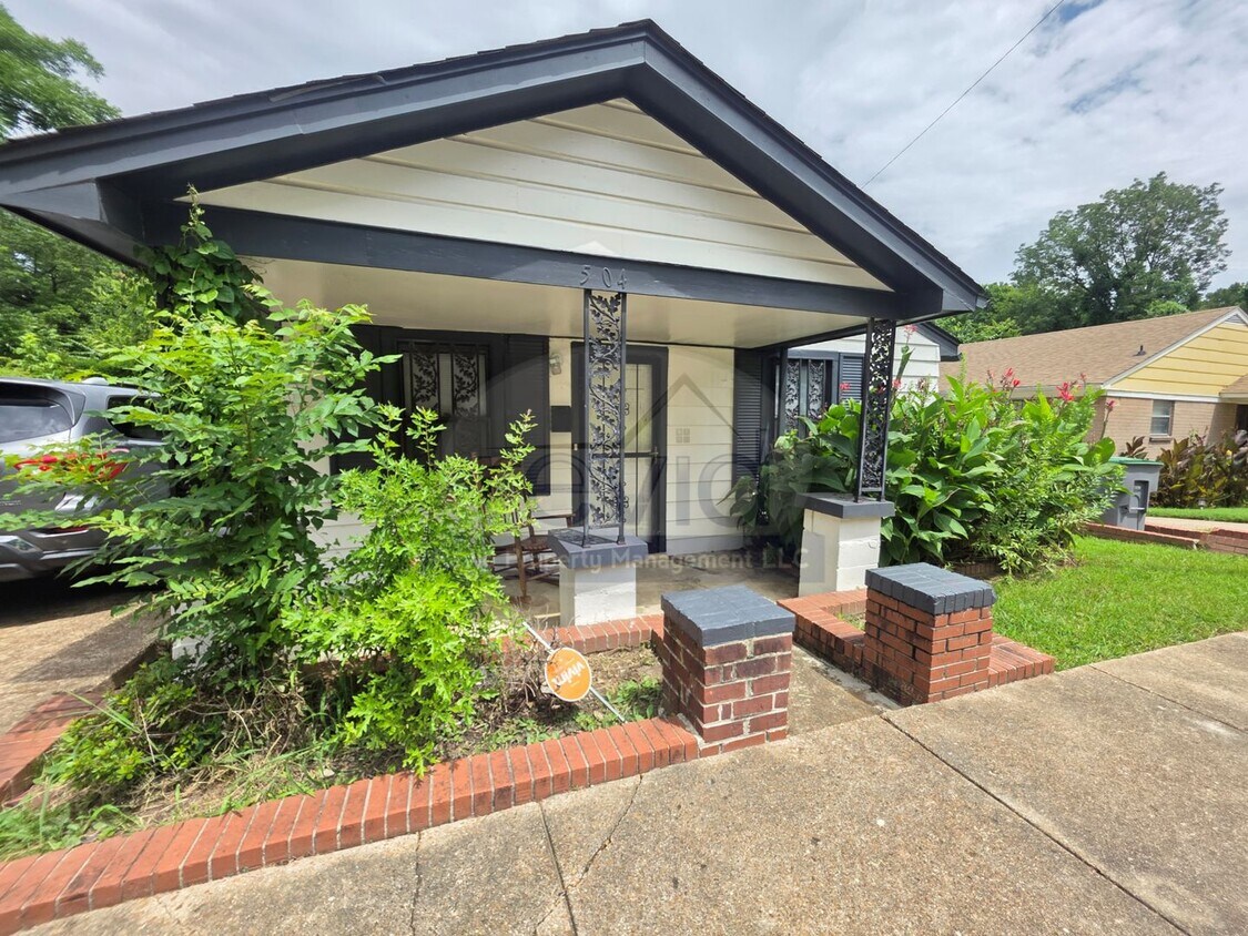 Building Photo - 4 Bedroom 1 Bath Home!!