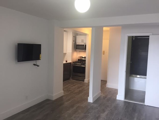 Foto del edificio - 13225 Maple Ave