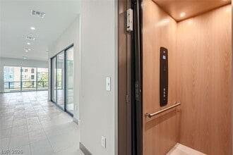 Building Photo - 18 Promenade Isle Ln