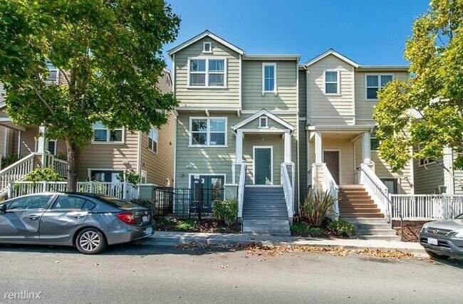 Building Photo - 2868 Hilltop Mall Rd