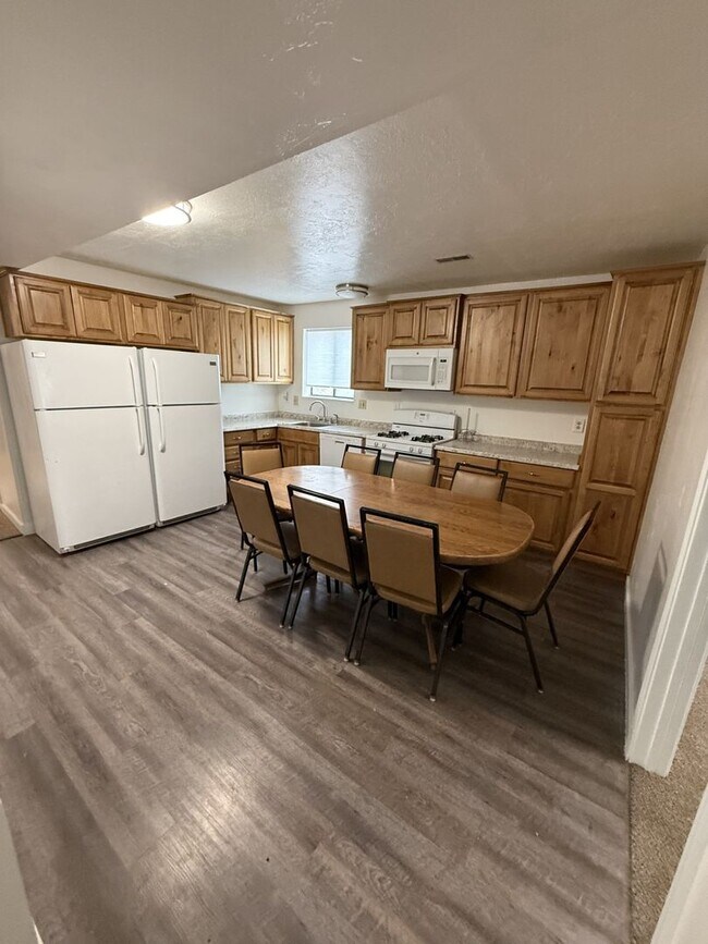 Foto del edificio - Affordable Beautiful Student Housing for Snow College students 5 rooms, 2 shared bathrooms, share...