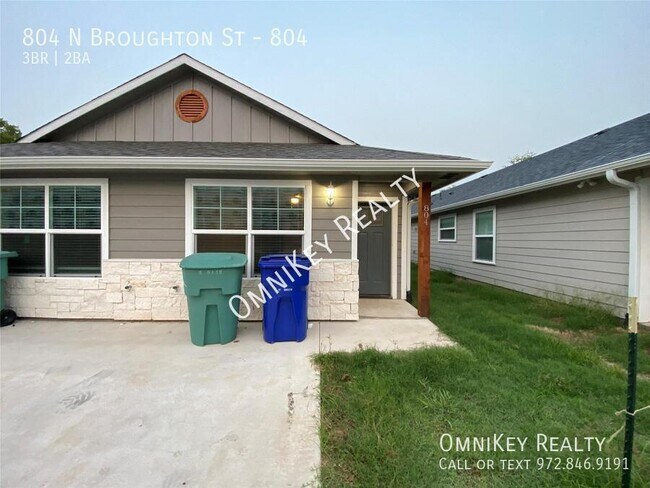 Building Photo - 804 N Broughton St