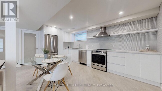 Photo du bâtiment - 640 Lansdowne Dr