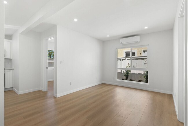 Foto del edificio - 323 S Ditmar St