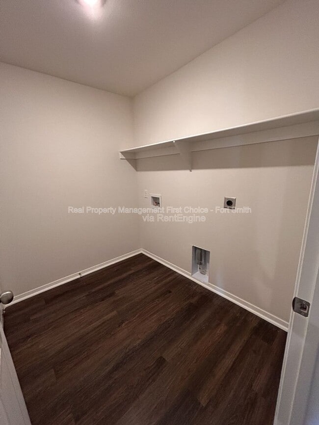 Building Photo - 10640 Cedar Wy