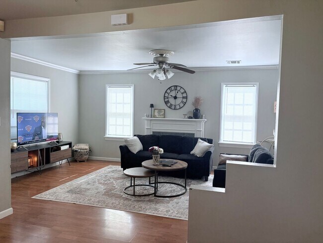 Building Photo - Charming two bedroom home in N.W. OKC