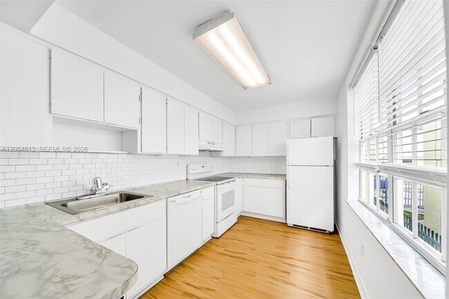 Building Photo - 1051 Meridian Ave