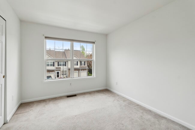 Building Photo - 232 Tall Pines Dr
