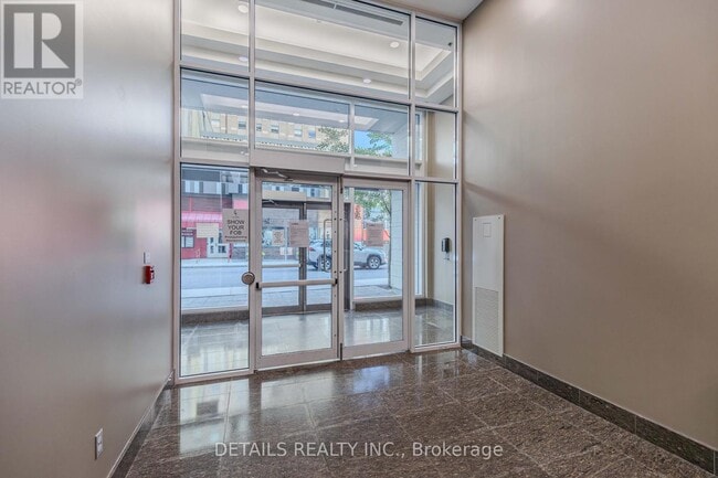 Building Photo - 238 Besserer St