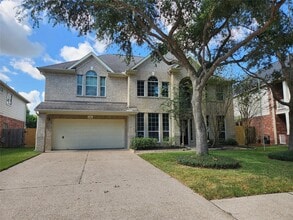 Building Photo - 716 Almond Pointe