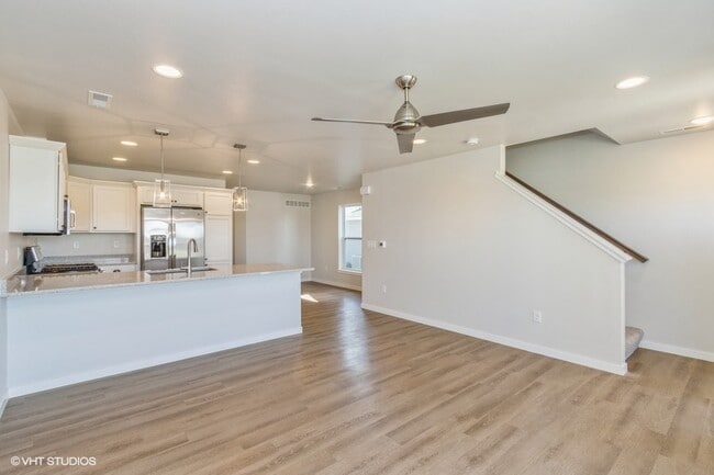 Building Photo - 2231 Saint Andrews Dr