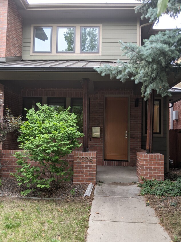 Primary Photo - 2038 S Columbine St