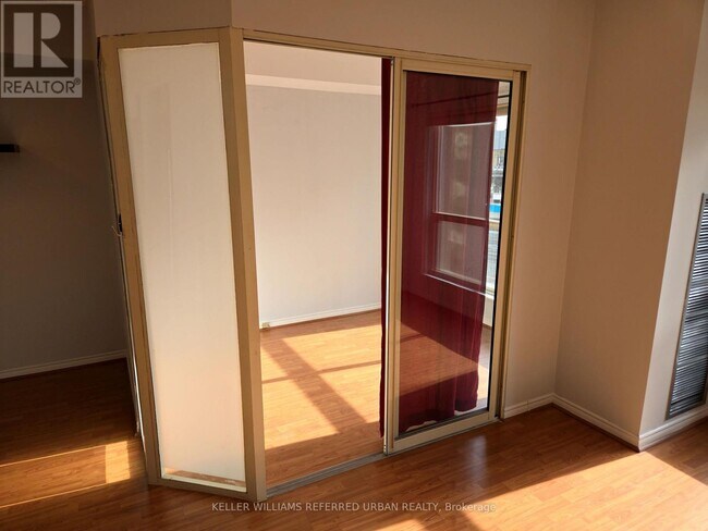 Photo du bâtiment - 25 The Esplanade