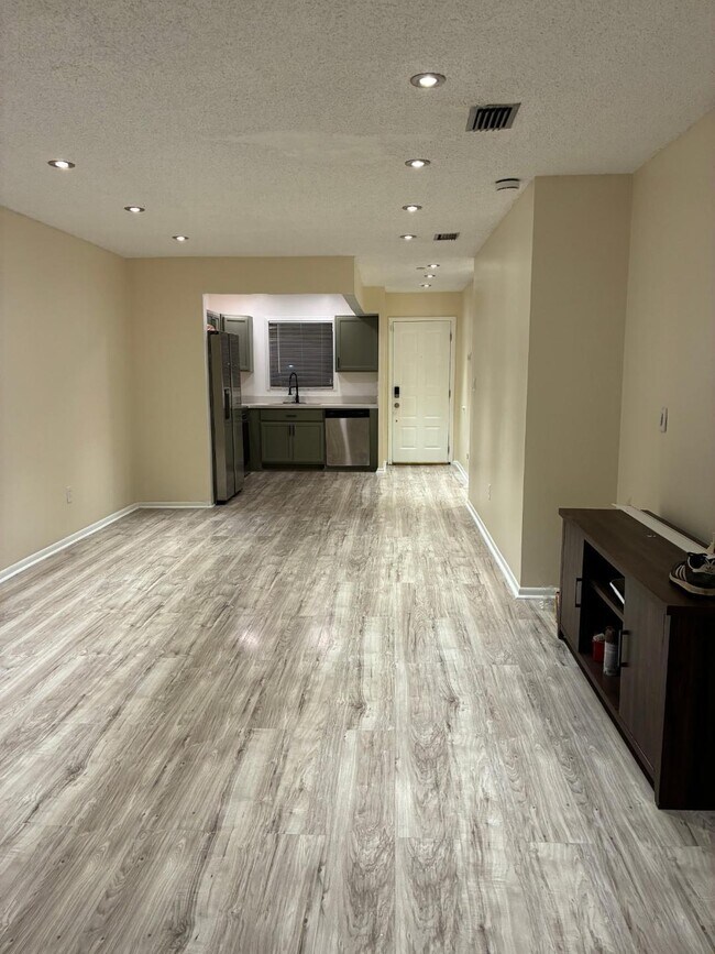 Foto del edificio - 6001 Shaker Wood Cir