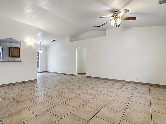 Foto del edificio - "Spacious 4-Bedroom Gem on Quartz Dr – Your Ideal Albuquerque Retreat!"