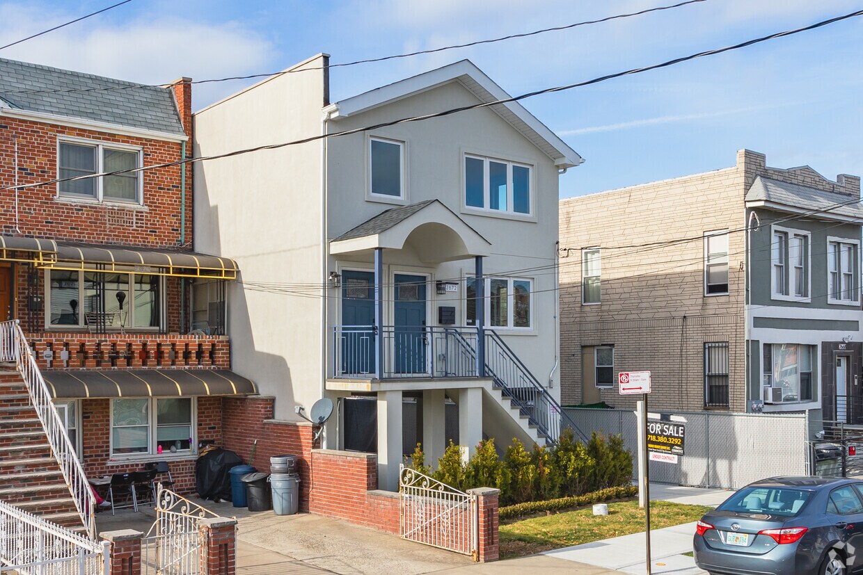 Building Photo - 2672 E 11th St