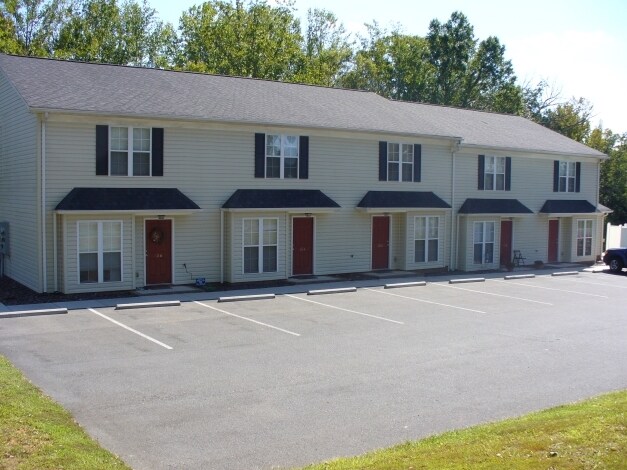 Primary Photo - Oak Street Apartments