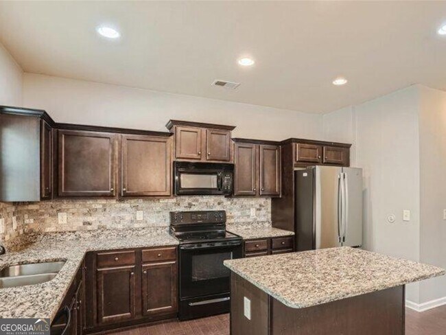 Foto del edificio - 727 Pine Ln