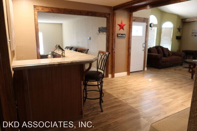 Foto del edificio - 4 br, 3 bath House - 10745 W. BURT RD.