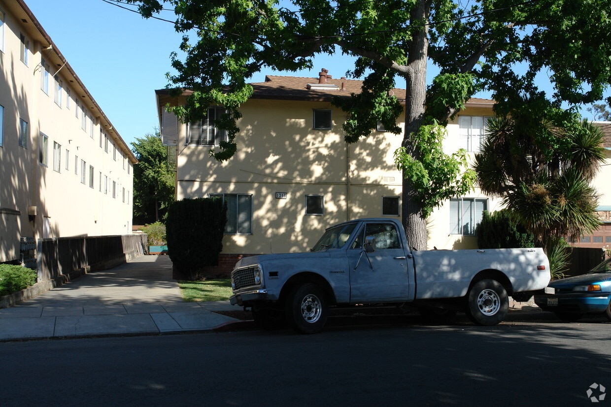 Building Photo - 1218 Floribunda Ave