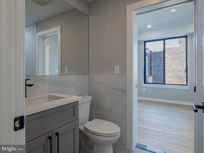 Building Photo - 769 S 10th St