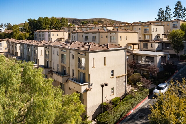 Building Photo - Bella Montagna