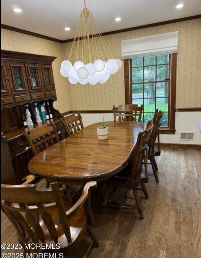 Building Photo - 530 Wall St