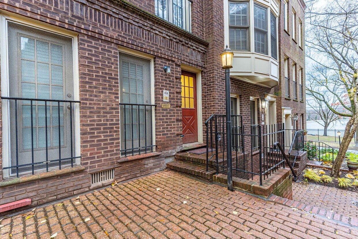 Primary Photo - Townhouse Condo in Fox Hall Neighborhood! ...