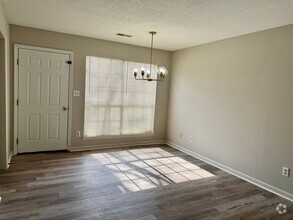 Building Photo - 304 Hillsboro Ln