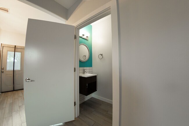 Foto del edificio - 1039 Hillstar St
