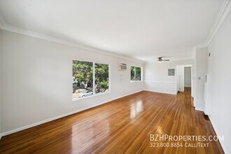 Building Photo - 7571 Willoughby Ave