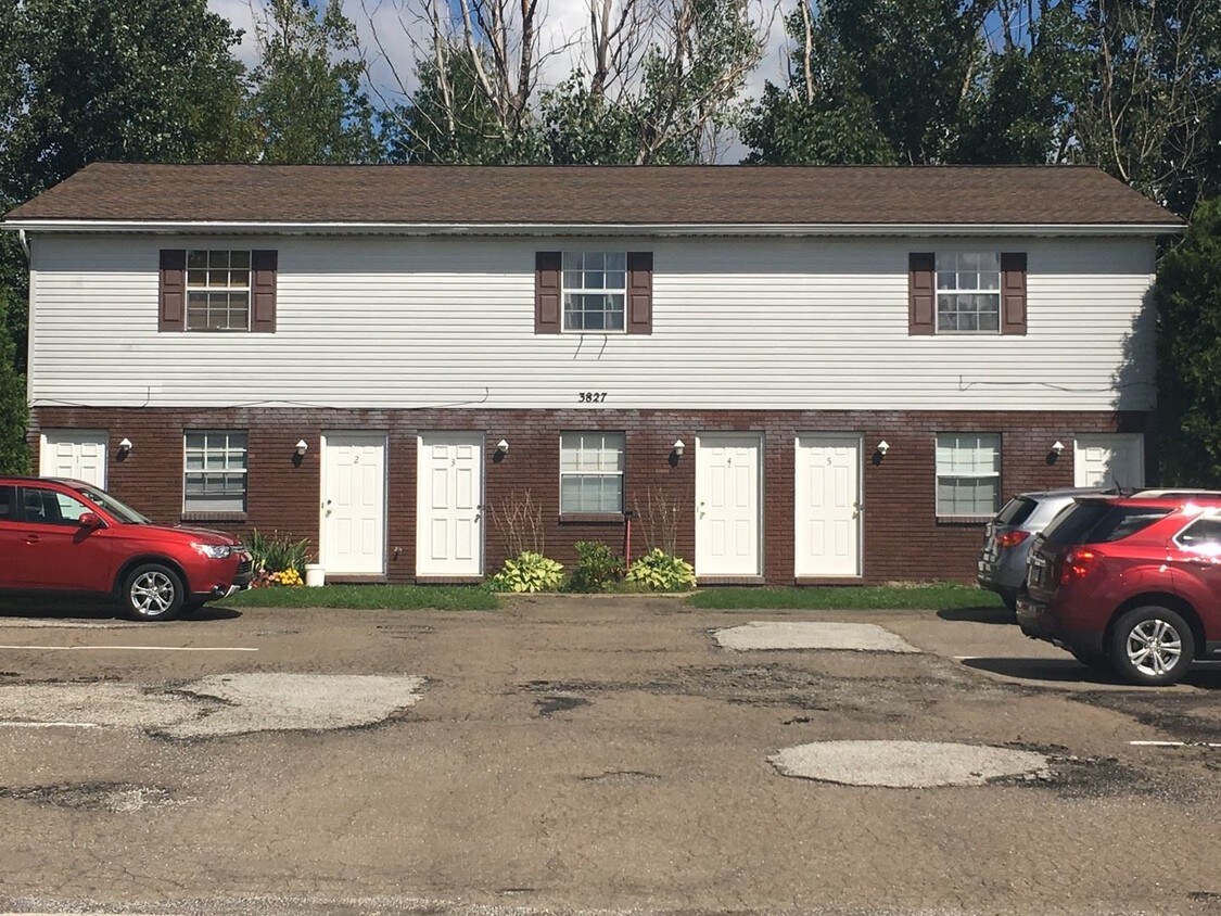 Primary Photo - 3817-3827 Canterbury Dr
