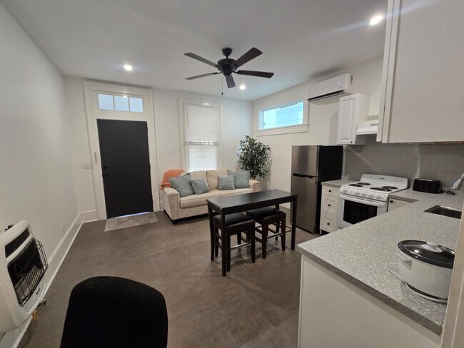 Foto del edificio - 224 Finley Ave