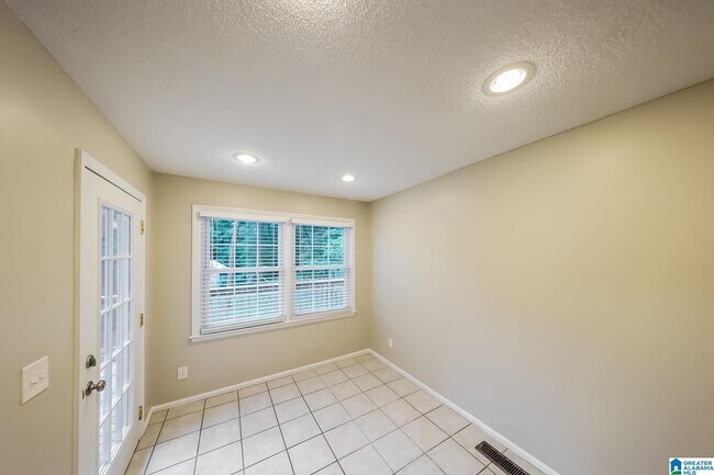 Building Photo - 1740 Molly Dr