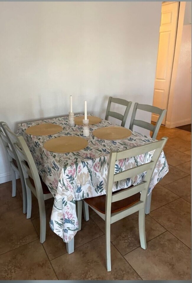 Building Photo - Charming 3BR House in Las Vegas