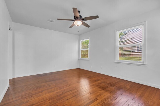 Foto del edificio - 807 Fisher St