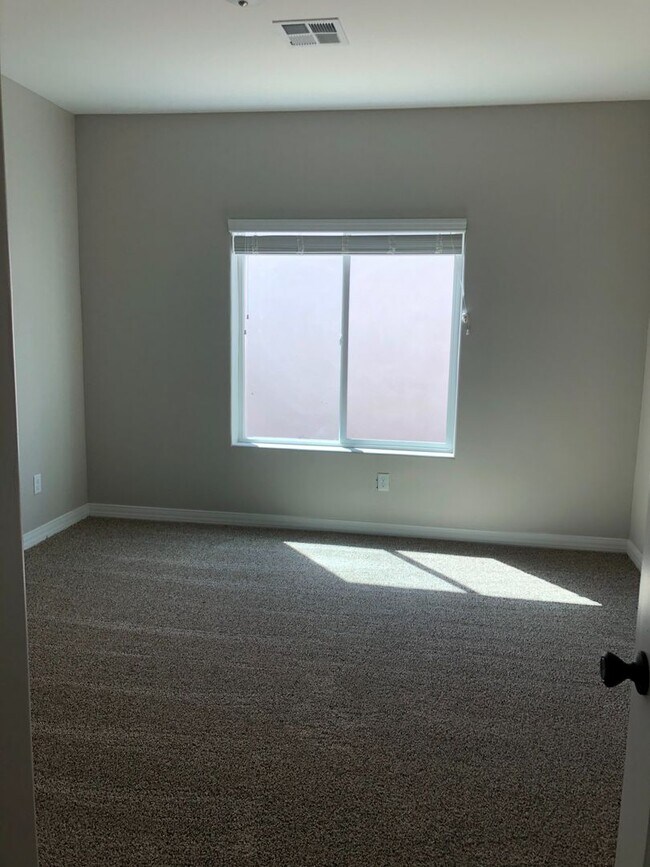 Foto del edificio - Spacious Townhouse with High End Finishes ...