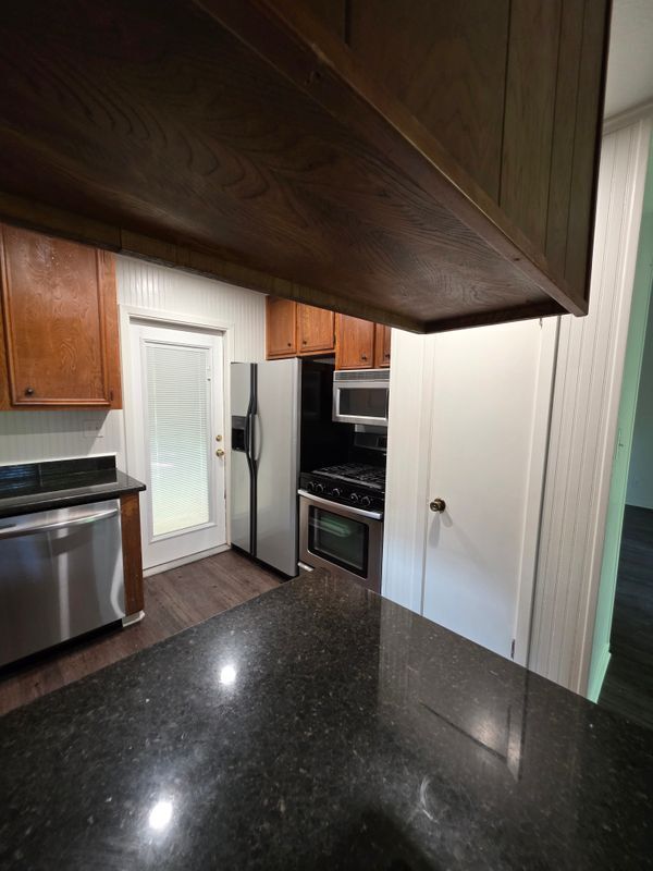 Foto del edificio - 4207 Woodcrest Dr
