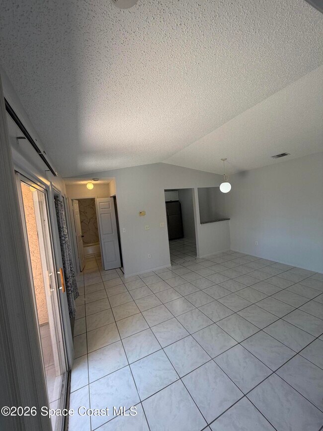 Foto del edificio - 1440 Malibu Cir NE