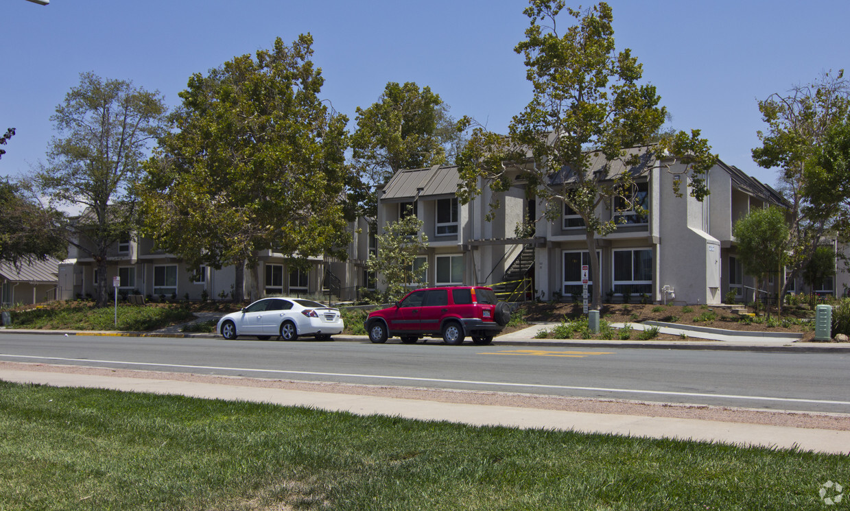 Foto del edificio - Poway Villas