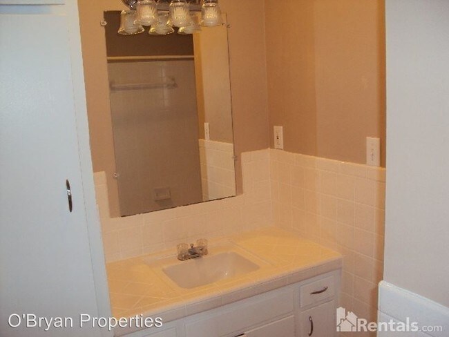 Foto del edificio - 6544-6546 Metcalf Ave