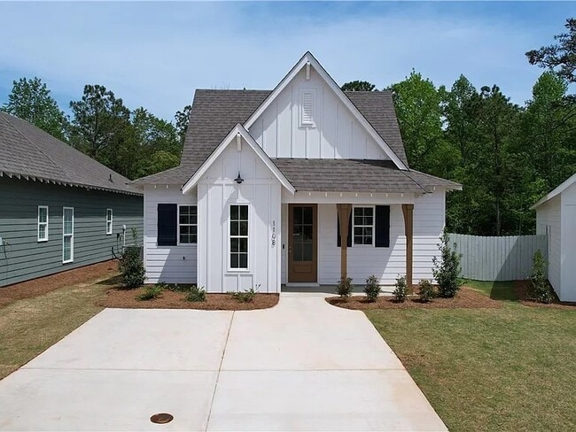Photo - 1108 Woodland Circle House