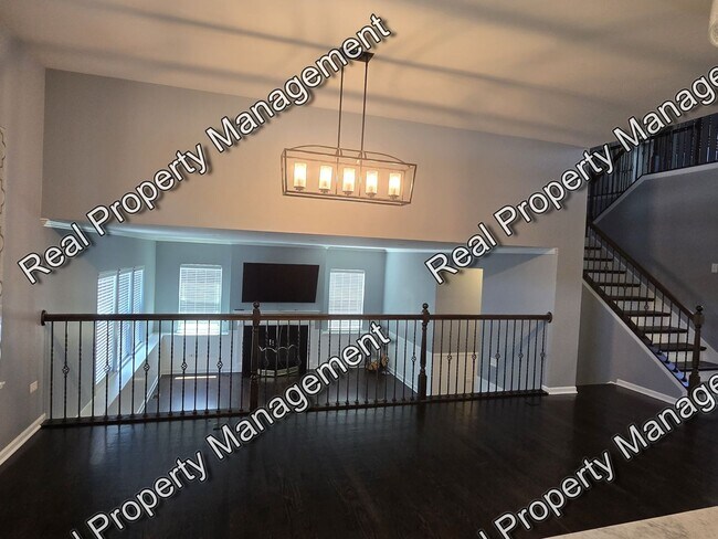 Building Photo - Four Bedroom Crown Point Beauty